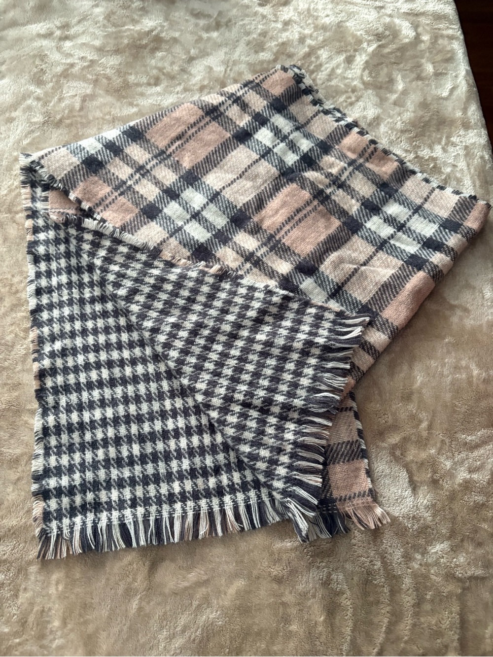 Steve Madden Reversible Plaid & Houndstooth Blanket Scarf